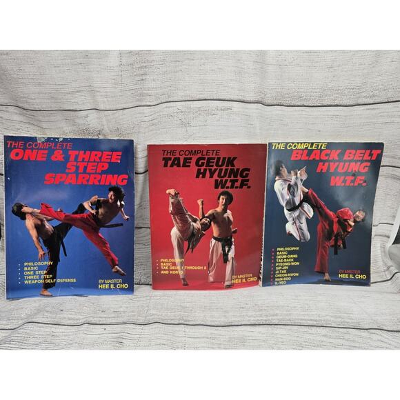 VINTAGE MASTER HEE IL CHO 3 SOFT COVER BOOKS MARTIAL ART TAEKWON DO TAE KWON DO - Picture 1 of 8